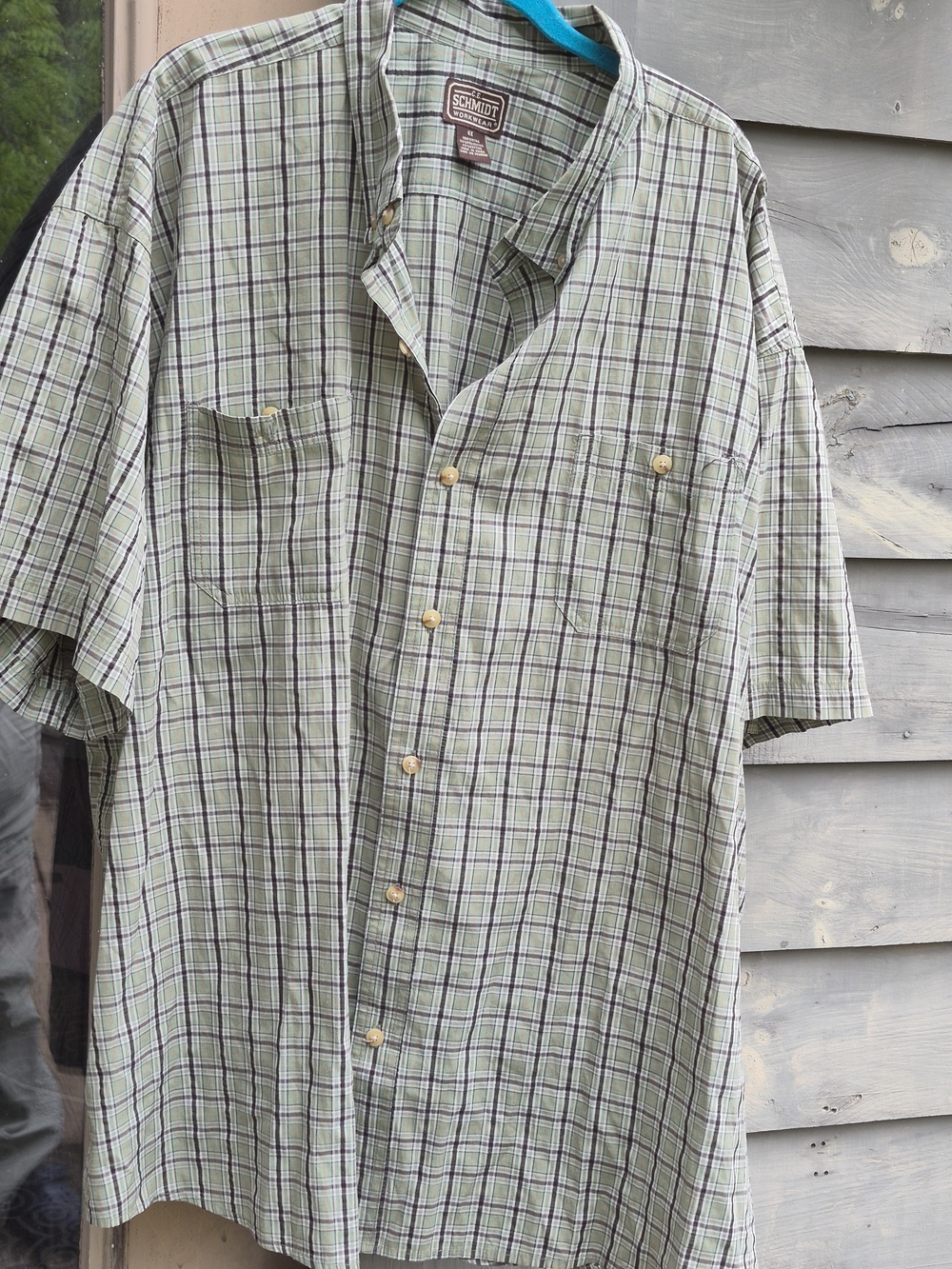Men's Short-Sleeve Light Green Plaid Button-Down Shirt
